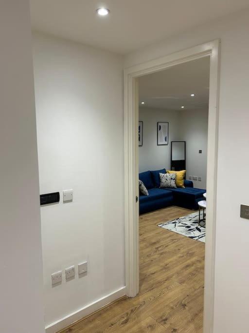 Canary Wharf-10% Discount-Fibre Wifi-5Mins To Tube Apartment London Exterior photo