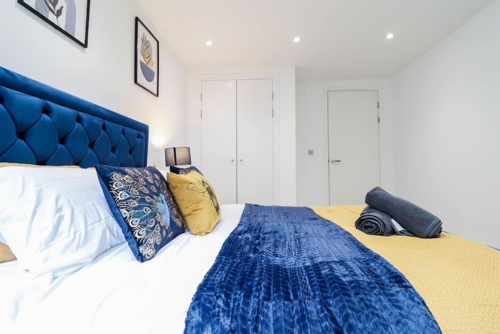 Canary Wharf-10% Discount-Fibre Wifi-5Mins To Tube Apartment London Exterior photo